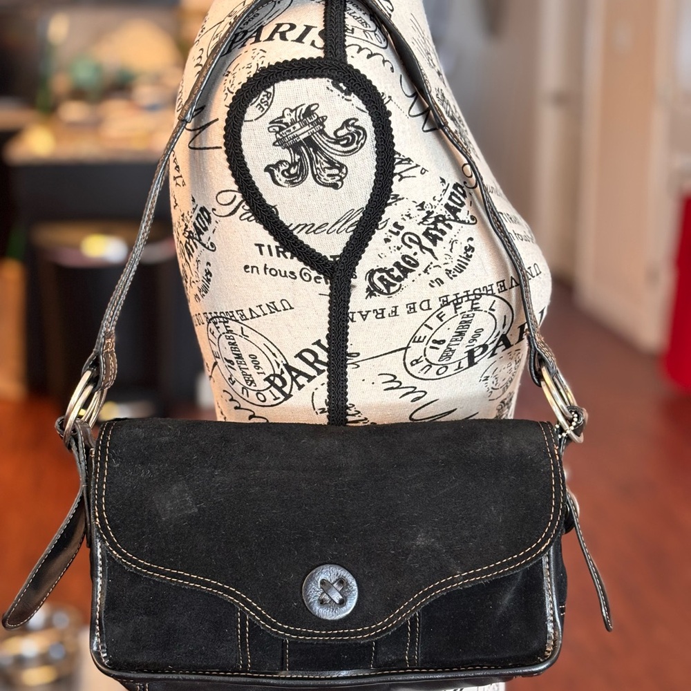 Kenneth Cole Reaction Black Leather/Suede Y2K Baguette Shoulderbag Button Detail
